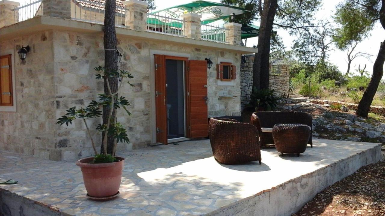 House Vesna Kupinova Vila Milna  Exterior foto